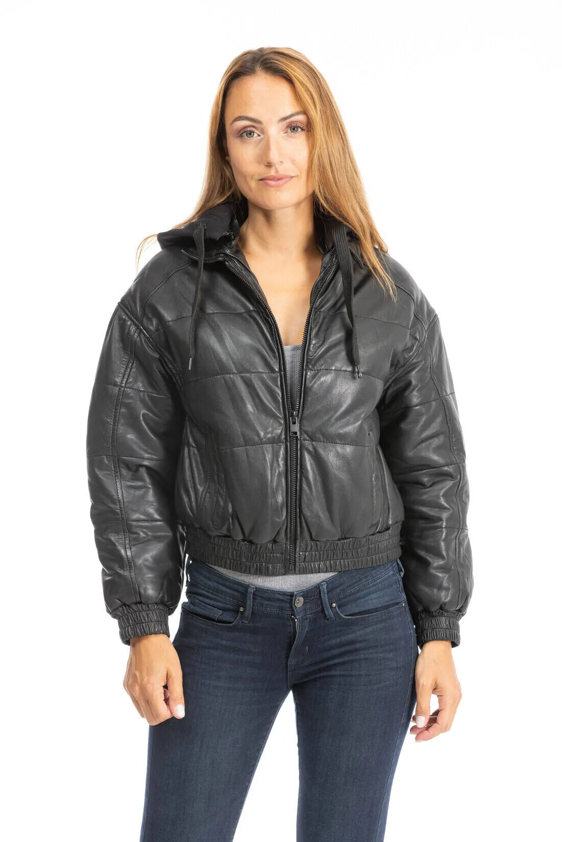 Schwarze Damen-Lederjacke mit Kapuze im Daunenjackenstil &bdquo;Dacana&ldquo;.